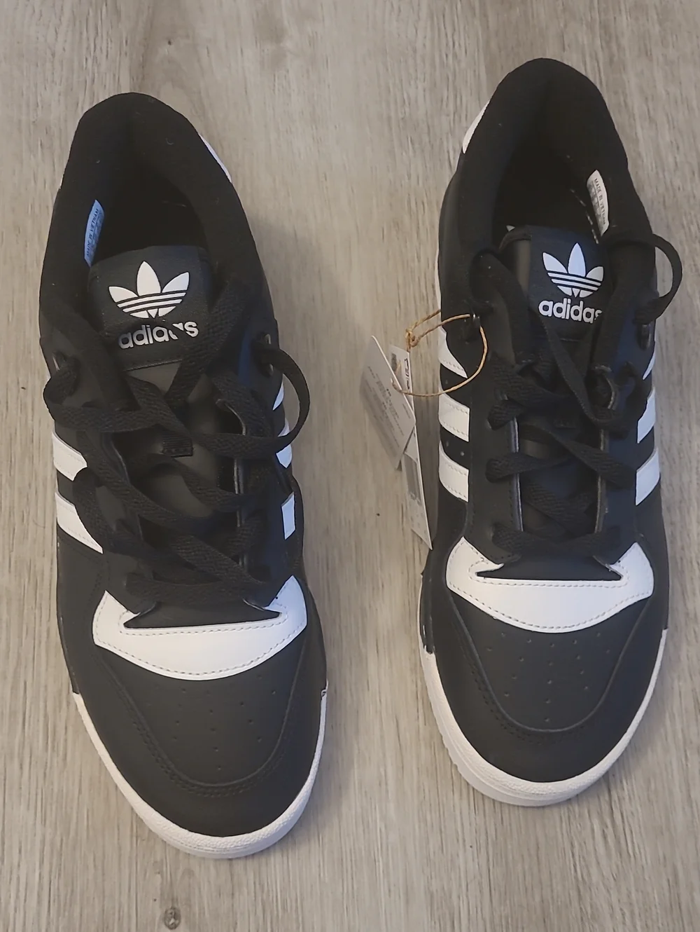 NWT Mens Adidas Rivalry Low Sneakers Size 9.5